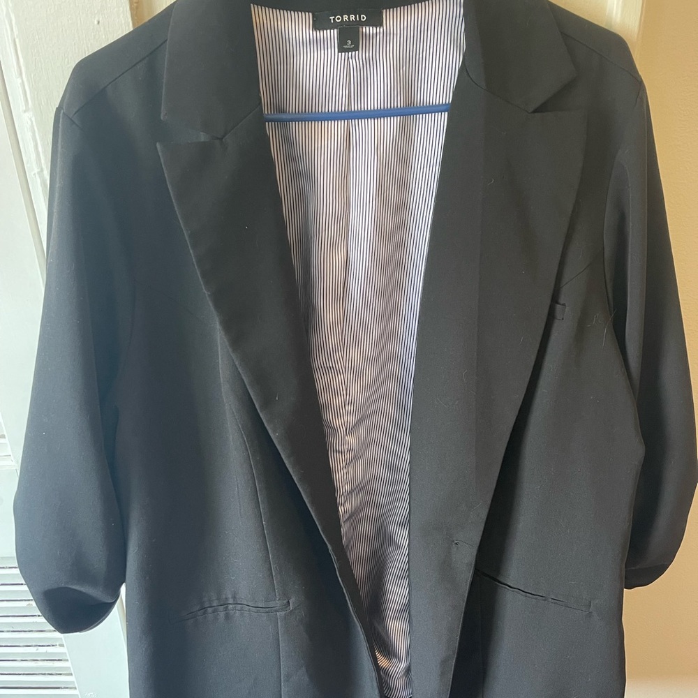 Torrid Size  3 Blazer 3/4 Sinched Sleeve with striped inside pattern